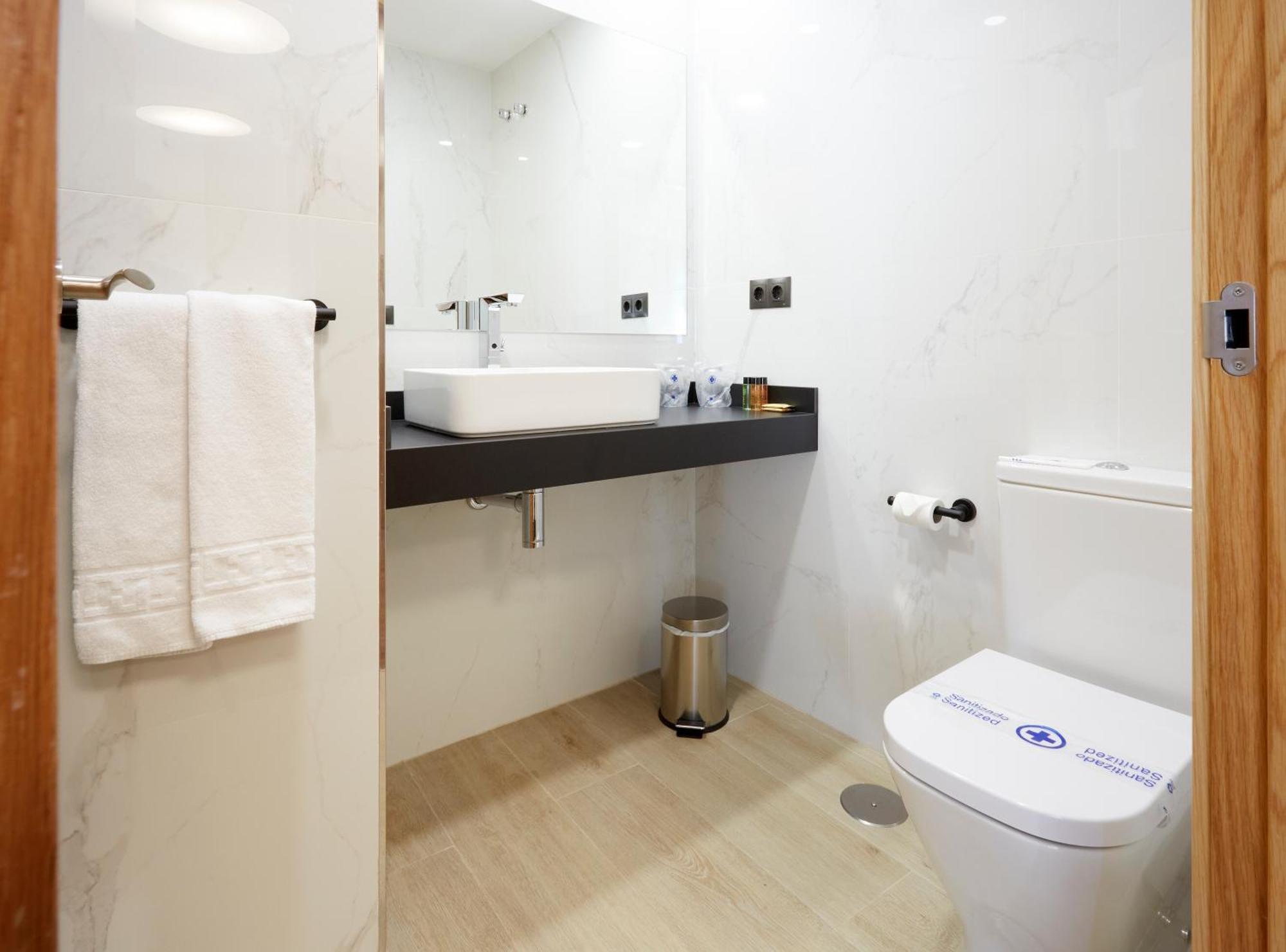 Hotel Arias Aeropuerto Santiago Del Monte Dış mekan fotoğraf